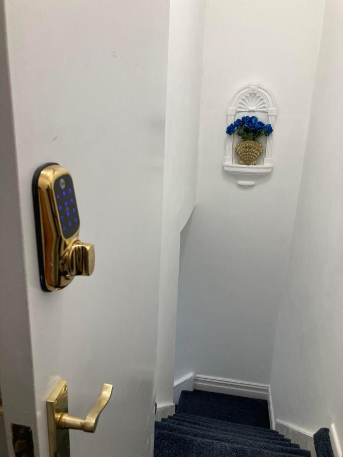 Agapi Apartment - Sea View Sleeps Ten Blackpool Luaran gambar